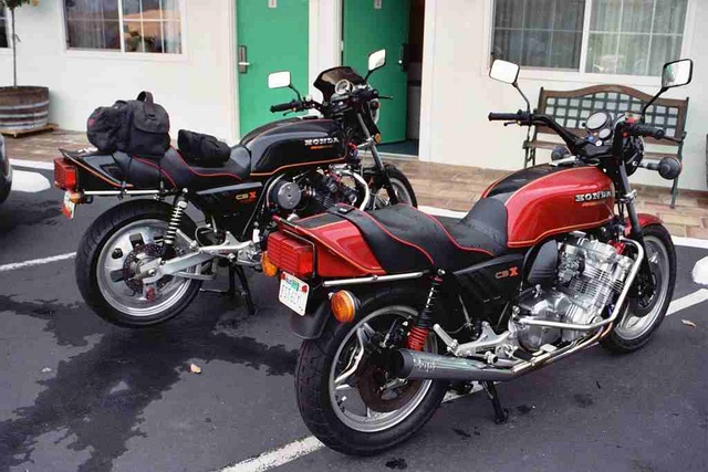 02-Mark\'s turbo and a nice \'79 next to it
